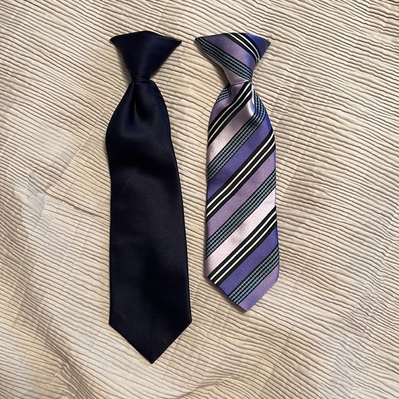 Van Heusen Other - Van Hausen Boys clip on Ties Navy Blue and purple strip